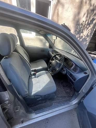 Toyota Duet: 2002 г., Хетчбек — 2