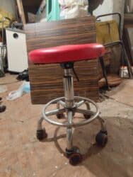 мойка волос: Салонные стул красного и черного цвета — 2