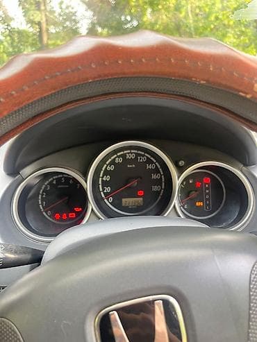 Honda Fit: 2002 г., 1.3 л, Автомат, Бензин, Хэтчбэк — 5