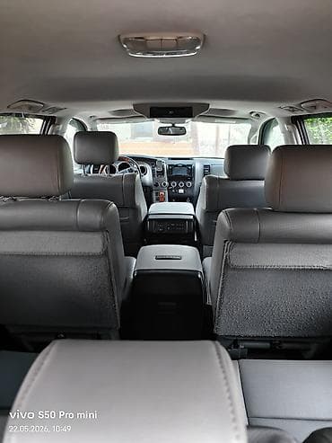 секво: Toyota Sequoia: 2017 г., 5.7 л, Типтроник, Газ, Внедорожник — 5