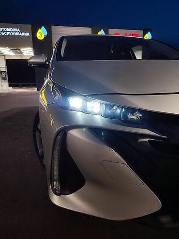 Продажа авто: Toyota Prius: 2017 г., 1.8 л, Автомат, Гибрид, Хэтчбэк — 1