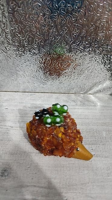 1) Сувенир Янтарный Ёжик -Мунчот (длина 6см) 650 2) Сова амулет