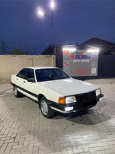 Унаа сатуу: Audi 100: 1988 г., 2.2 л, Кол менен иштөөчү, Бензин, Седан — 2