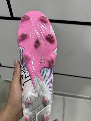 Спорттук сумкалар: Футбольные бутсы Puma Ultra (линейка скорости). - Тип поверхности — 2