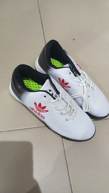 спортивное оборудование: Сороконожка -Футбольная форма -Футбольные мячи для большого зала — 1