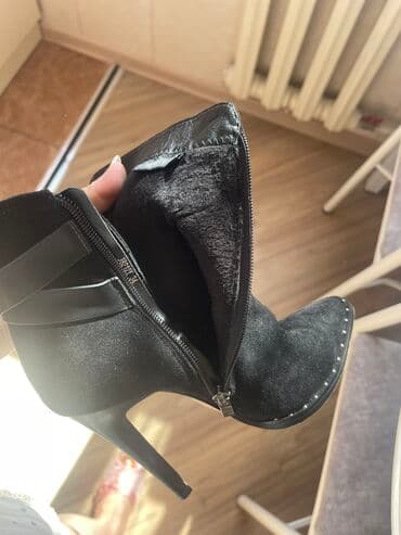 сапоги из натурального меха и кожи: Продаю почти новые Деми полу сапог на каблуках в идеальном состоянии — 7