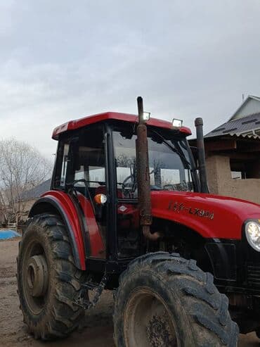 Тракторы ХТЗ: Трактор Foton Lovol LX904 (указание на капоте) — универсальная — 3