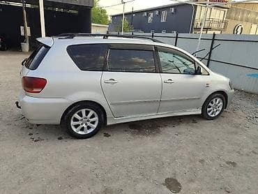 Toyota Ipsum: 2002 г., 2.4 л, Автомат, Бензин, Минивэн
