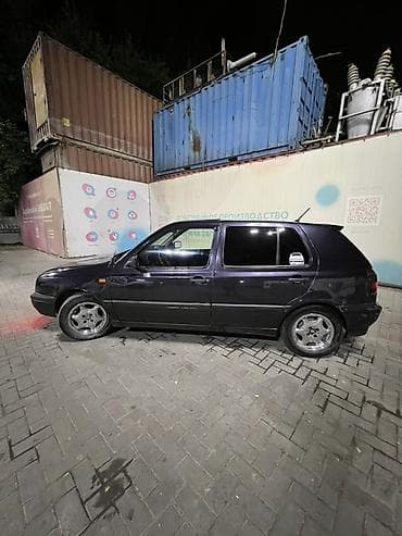Volkswagen Golf: 1997 г., 1.6 л, Механика, Хэтчбэк — 2