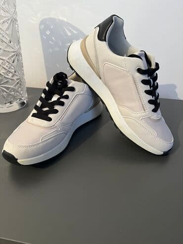 Спецодежда: Новые кроссовки 38 размерочень удобные . Цена:2800 — 2