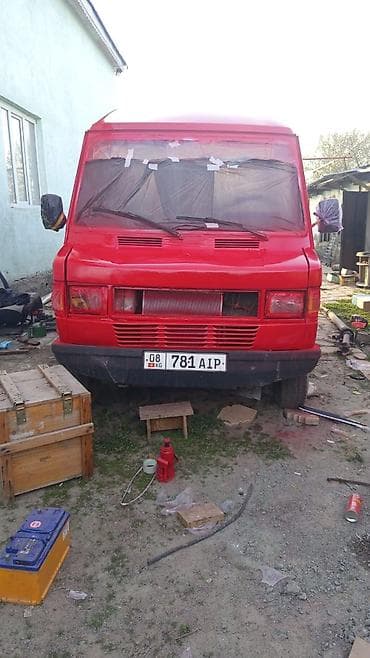 скутор токмок: Жеңил жүк ташуучу унаа, Mercedes-Benz, Стандарт, 3 т, Колдонулган — 2