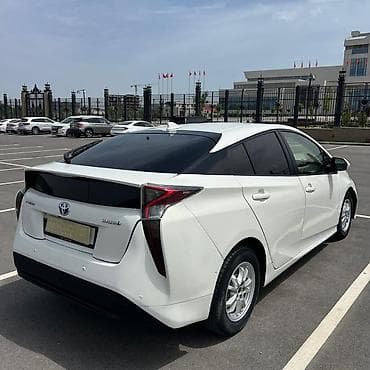 platz vitz: Toyota Prius: 2017 г., 1.8 л, Автомат, Гибрид, Хэтчбэк — 2