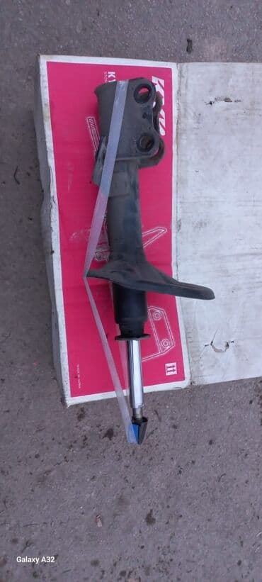 запчасти на тойота секвойя в бишкеке: Задний амортизатор Toyota 2017 г., Б/у, Оригинал, Япония — 1