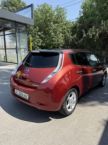 bud e9: Nissan Leaf: 2013 г., Автомат, Хэтчбэк — 5