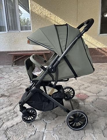 Прогулочная коляска с амортизацией и большим капюшоном. - Тип