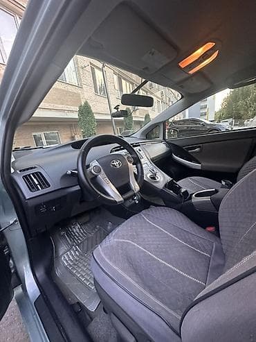 Продажа авто: Toyota Prius: 2014 г., 1.8 л, Вариатор, Гибрид, Хэтчбэк — 6