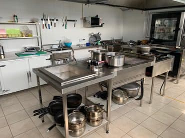 торговая оборудование: Столы из нержавейки, стеллажи из нержавейки, ванна моечная, мойки для — 4