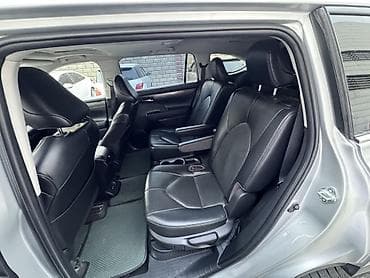 авто минивен 7 мест: Toyota Highlander: 2023 г., 2.5 л, Автомат, Гибрид, Кроссовер — 4