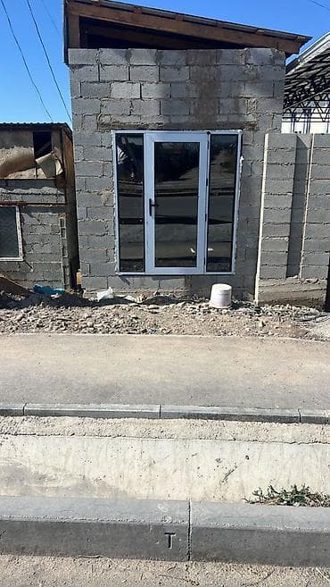 Алюминиевая входная группа с глухими боковыми створками - Материал