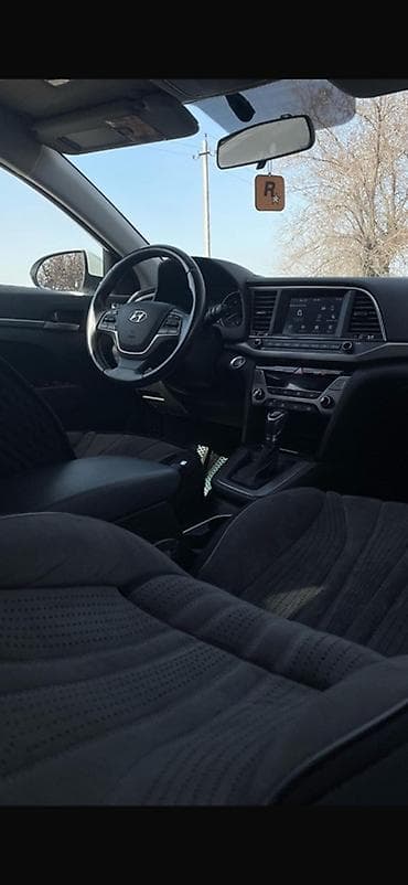 Продажа авто: Hyundai Elantra: 2019 г., Автомат, Седан — 5