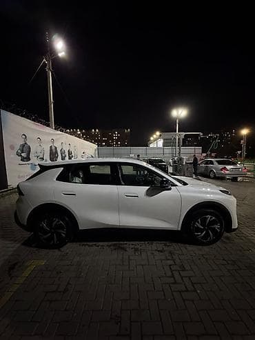 ом 605: Changan Qiyuan Q05: 2026 г., Электромобиль — 6