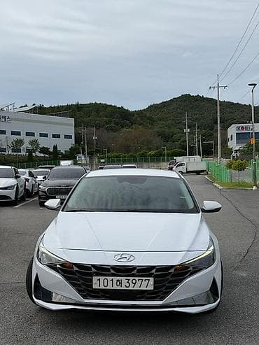 панель машины: Hyundai Avante: 2020 г., Автомат, Гибрид, Седан — 1