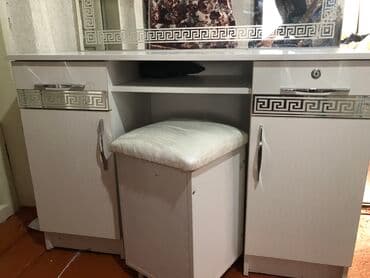 мебель versace: Продаю зеркало с комодом пуфиком, состояние отличное 9,5/10. Механизмы — 2