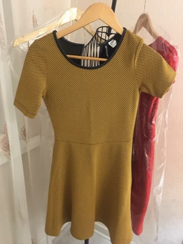 брендовое платье: Продаю стильное красивое платье baby doll горчичного цвета, HM. Размер — 1