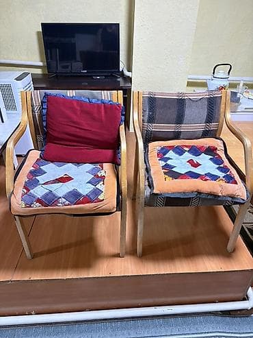 с мебелью: 🪑 Продаю мебель 🏠 🪑 Столы 🪑 Стулья 🚪 Шкаф 📦 И другие вещи для дома ✅ — 10