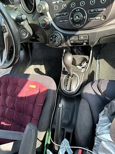 Honda Fit: 2013 г., 1.5 л, Автомат, Бензин, Хэтчбэк — 9