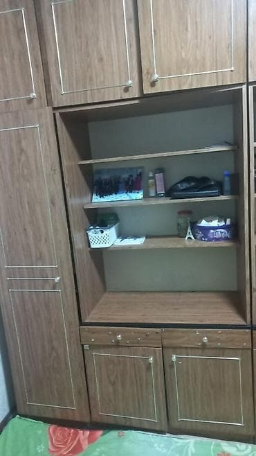 шкаф с полочками: Гарнитур для спальни/гостиной в едином стиле под дерево (ламинат с — 5