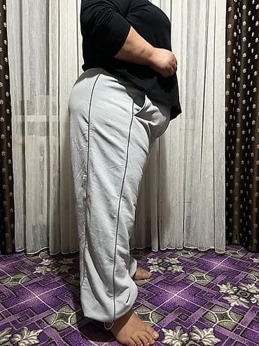 Женская одежда: Светло‑серые женские спортивные брюки (джоггеры). - Материал: мягкий — 2