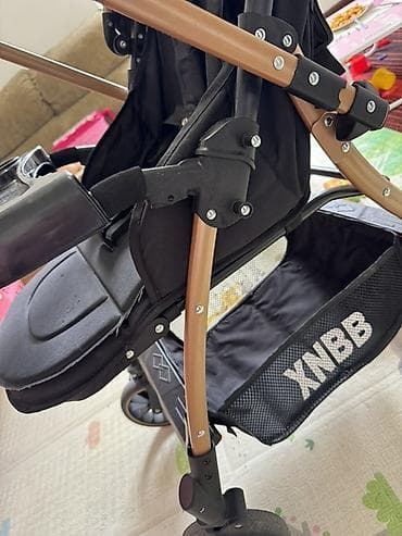 Коляскалар: Удобная детская коляска XNBB в черном цвете с рамой под дерево — 6