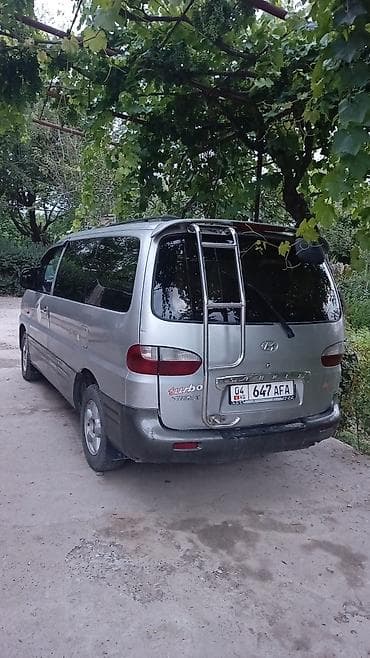 Унаа: Hyundai Starex: 2002 г., Кол менен иштөөчү, Дизель, Вэн/Минивэн — 1