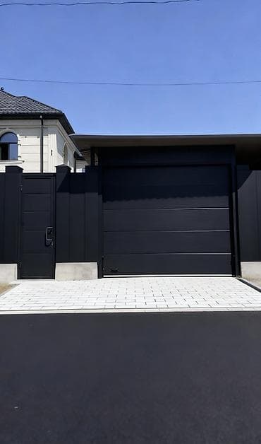 Секционные ворота: Автоматические, Alutech, Для холодильника, Для гаража, Для контейнера, С калиткой, Оптом, Новый, Бесплатная установка — 3