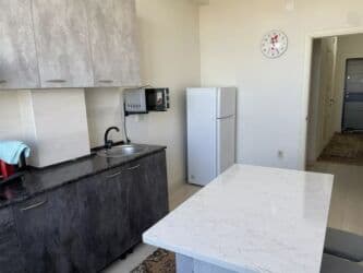 аренда квартир на долгий срок кара балта: 3 комнаты, Агентство недвижимости, Без подселения, С мебелью полностью — 1