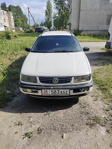 Volkswagen Passat Variant: 1993 г., 1.8 л, Механика, Бензин, Универсал
