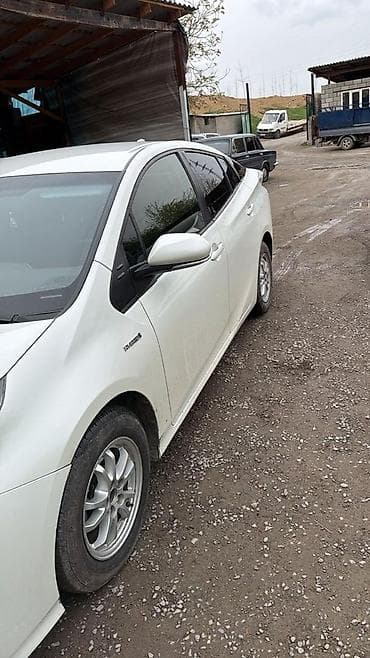 corolla 2016: Toyota Prius: 2016 г., 1.8 л, Гибрид, Хэтчбэк — 2