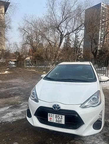 carplay android: Toyota Aqua: 2016 г., 1.5 л, Автомат, Гибрид, Хэтчбэк — 1