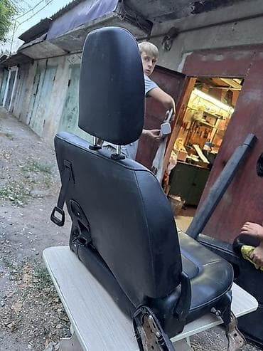 подлокотник хайландер: Автомобильное сиденье в чёрной обивке Land Cruiser 200. Подойдёт как — 2