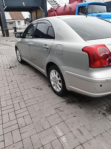 Toyota Avensis: 2004 г., 2.4 л, Автомат, Бензин, Хэтчбэк