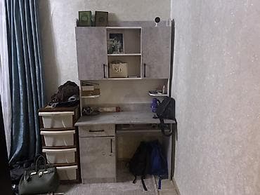 бу столь: Компьютерный стол, С полками — 3