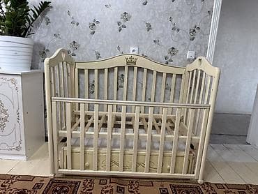 детский кровать трансформер: Детская кроватка-трансформер (цвет айвори/молочный). Б/У. В комплекте — 2