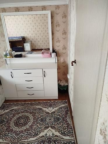 комод каракол: Даараткана үчүн үстөл, Колдонулган, Күзгүсү менен, түсү - Ак, Башка материал — 5