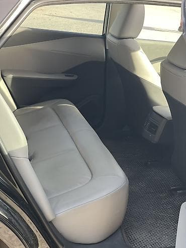 srv 2: Toyota bZ3: 2025 г., Электромобиль, Седан — 10