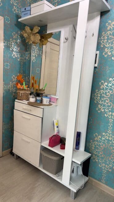 шкафы б у ош: Продаю прихожку Габариты: 1.10*2.10 Цена: 5000 сом/ окончательно — 2