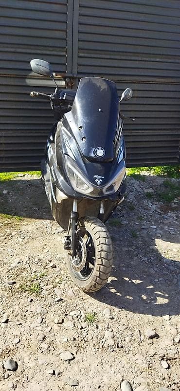 motor cycle: Скутер макси сатылат 150 куб абалы орто - Кузов в черном цвете — 2