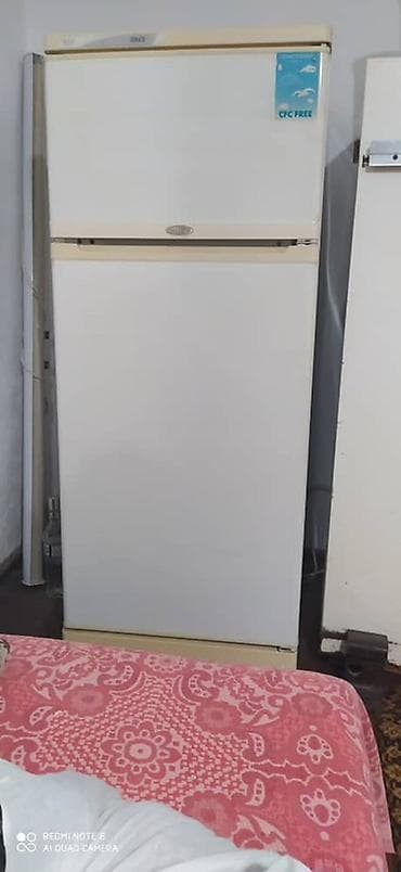 Холодильник с верхней морозильной камерой (два отделения)