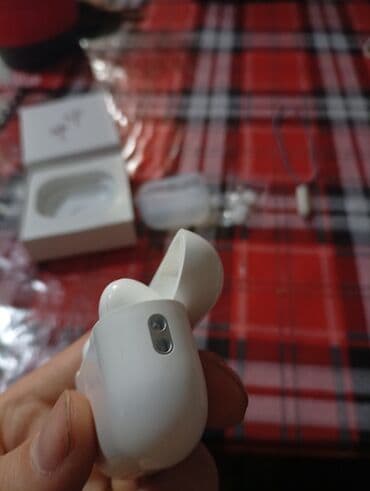 бу аирподс: Беспроводные наушники-вкладыши с кейсом зарядки (белый цвет) — 3