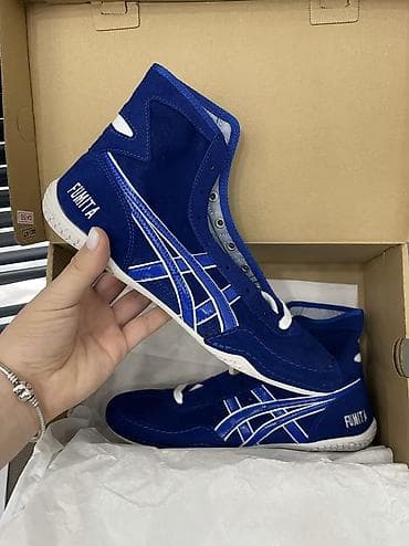Продается новые борцовки оригинал ASICS тайгеры размер 41 26см